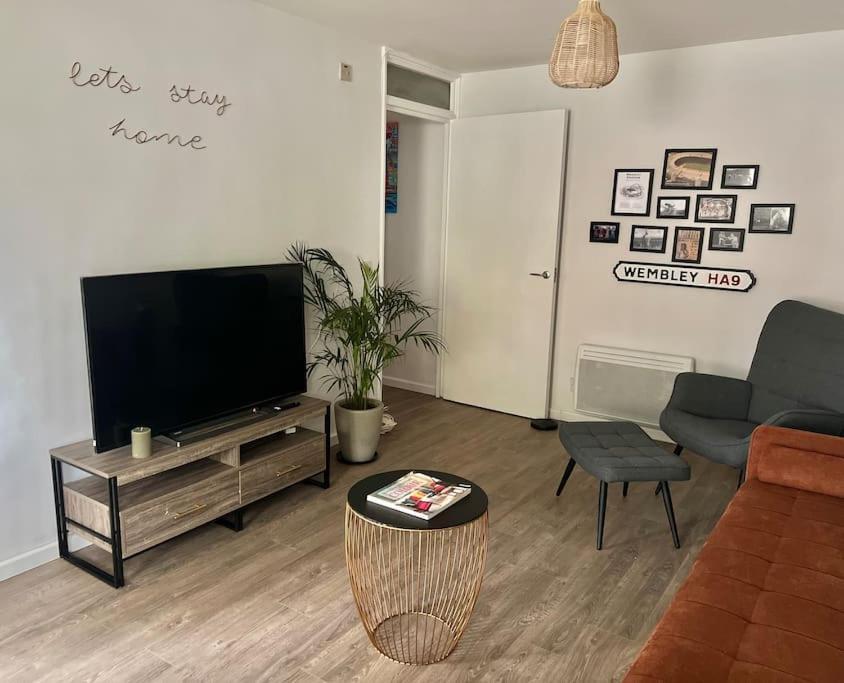 Gorgeous Flat 10 Min Walk To Stadium Free Parking Londres Exterior foto